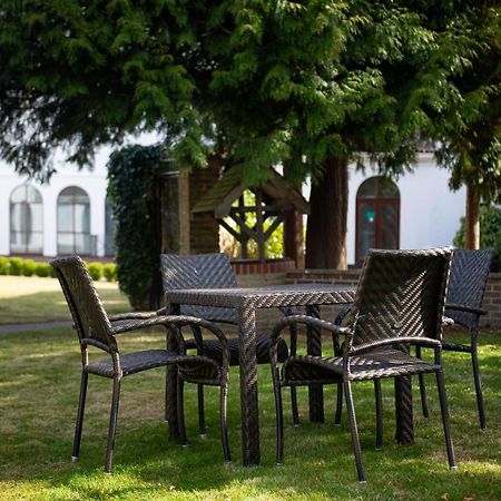 Copthorne Effingham Gatwick Hotel Экстерьер фото