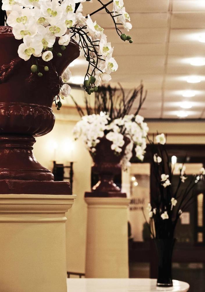 Copthorne Effingham Gatwick Hotel Интерьер фото