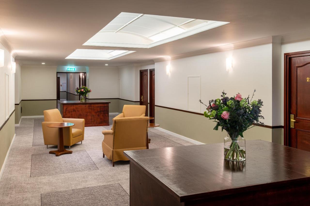 Copthorne Effingham Gatwick Hotel Экстерьер фото