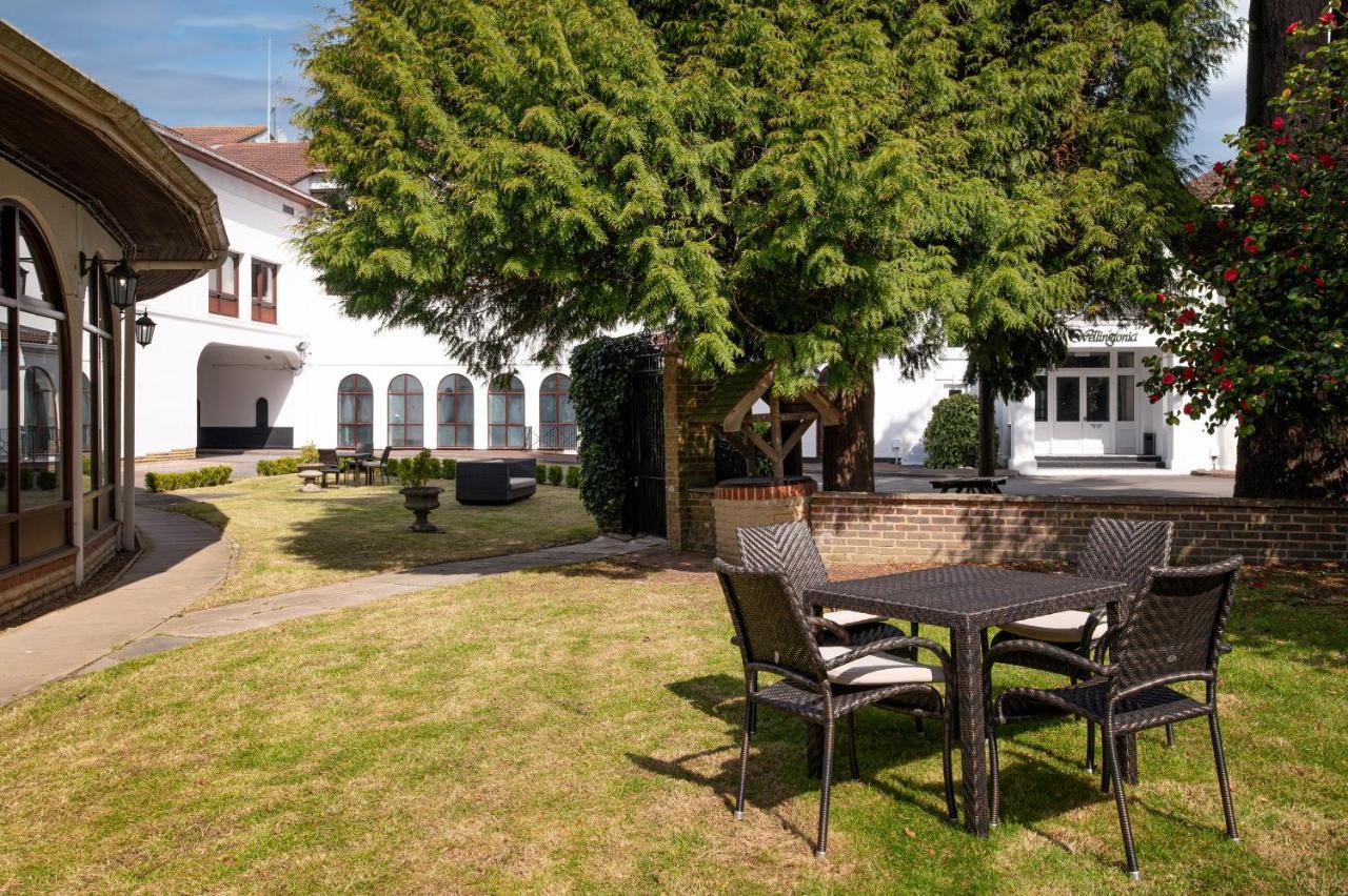 Copthorne Effingham Gatwick Hotel Экстерьер фото
