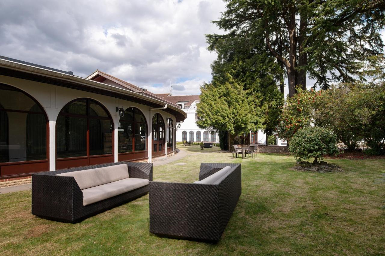 Copthorne Effingham Gatwick Hotel Экстерьер фото