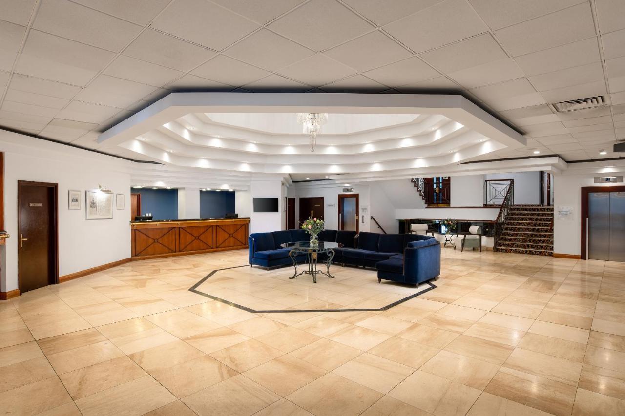Copthorne Effingham Gatwick Hotel Экстерьер фото