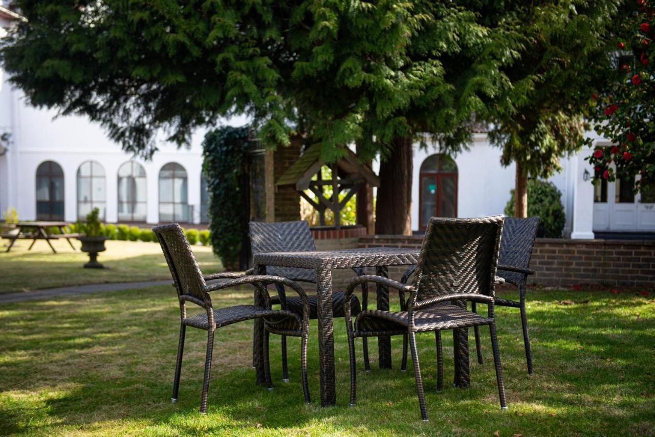 Copthorne Effingham Gatwick Hotel Экстерьер фото