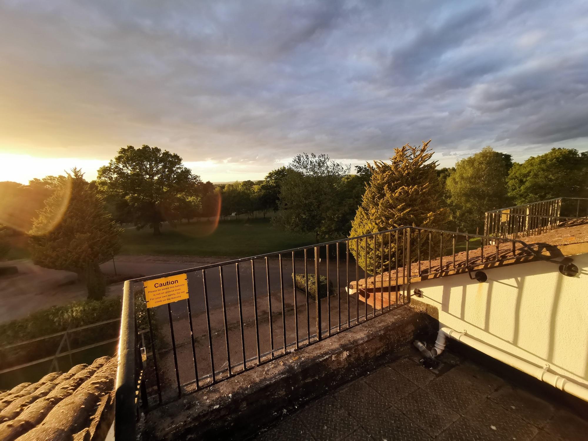Copthorne Effingham Gatwick Hotel Экстерьер фото