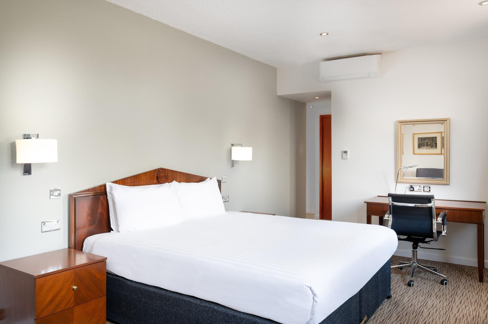 Copthorne Effingham Gatwick Hotel Экстерьер фото