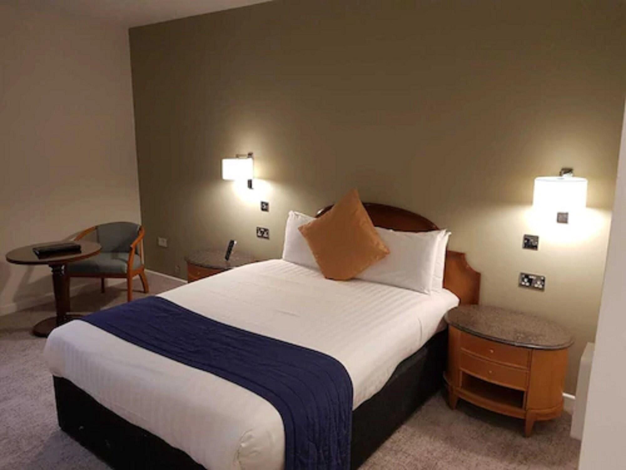 Copthorne Effingham Gatwick Hotel Экстерьер фото