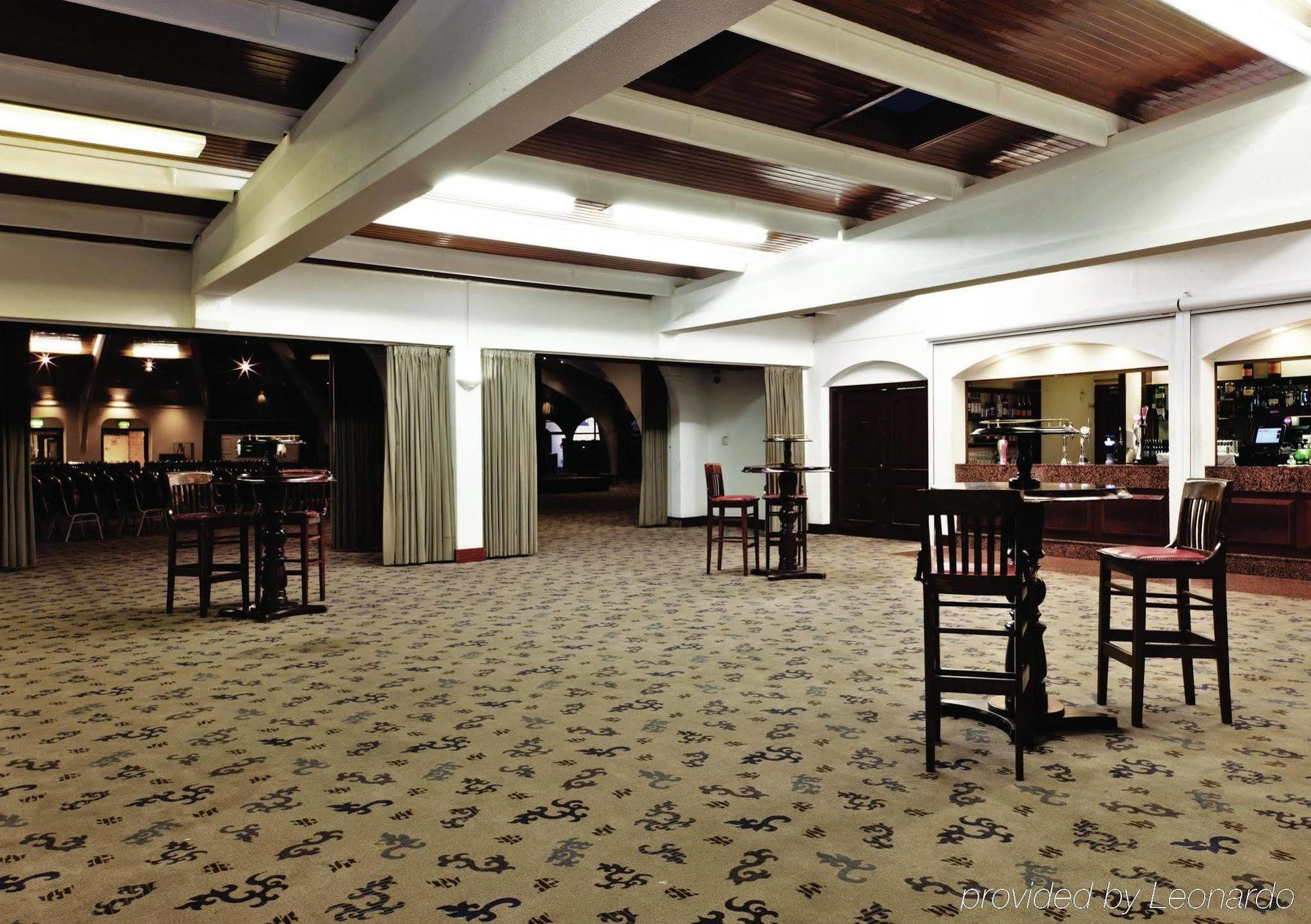 Copthorne Effingham Gatwick Hotel Интерьер фото