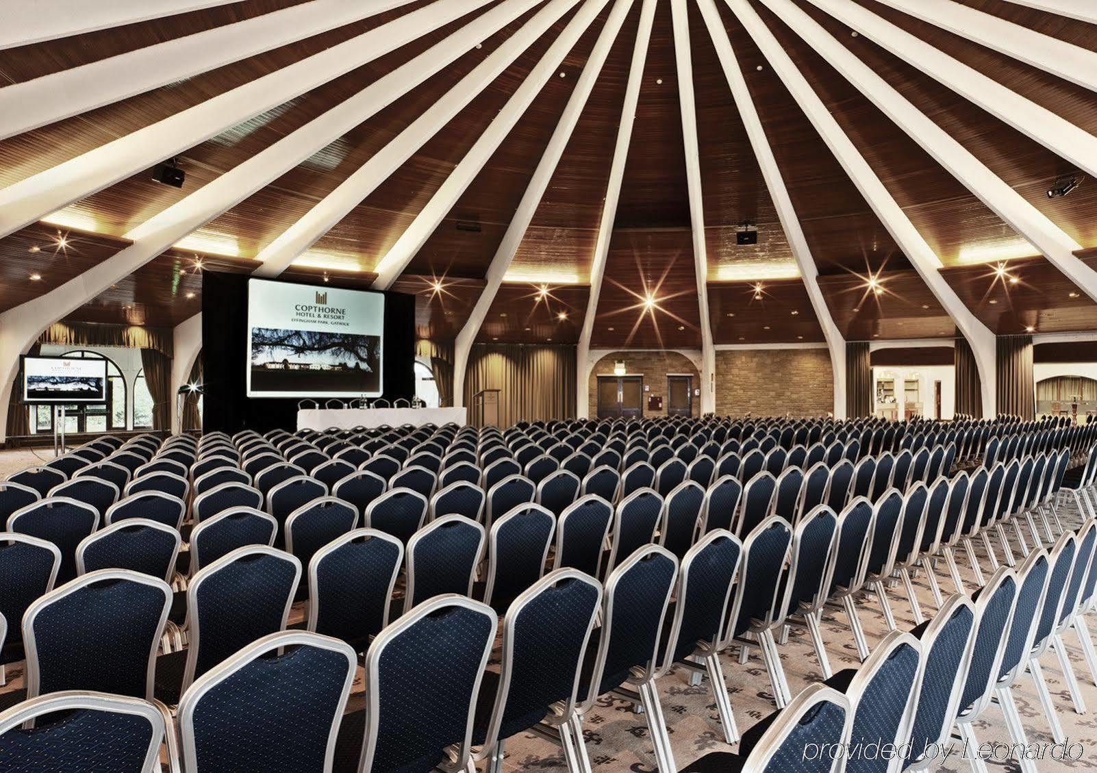 Copthorne Effingham Gatwick Hotel Бизнес фото