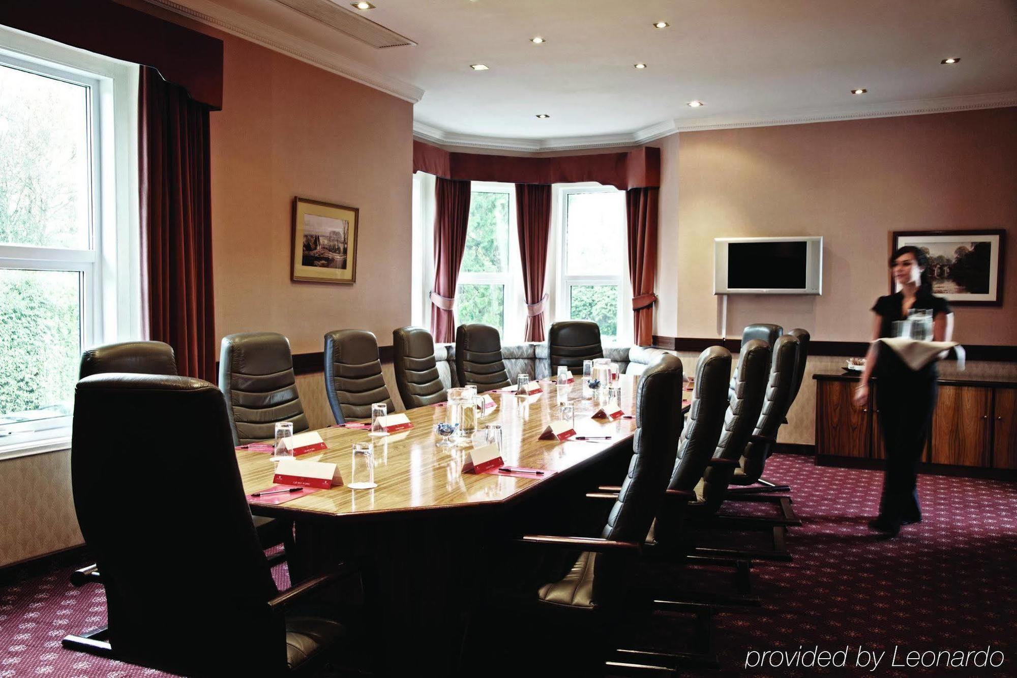 Copthorne Effingham Gatwick Hotel Бизнес фото