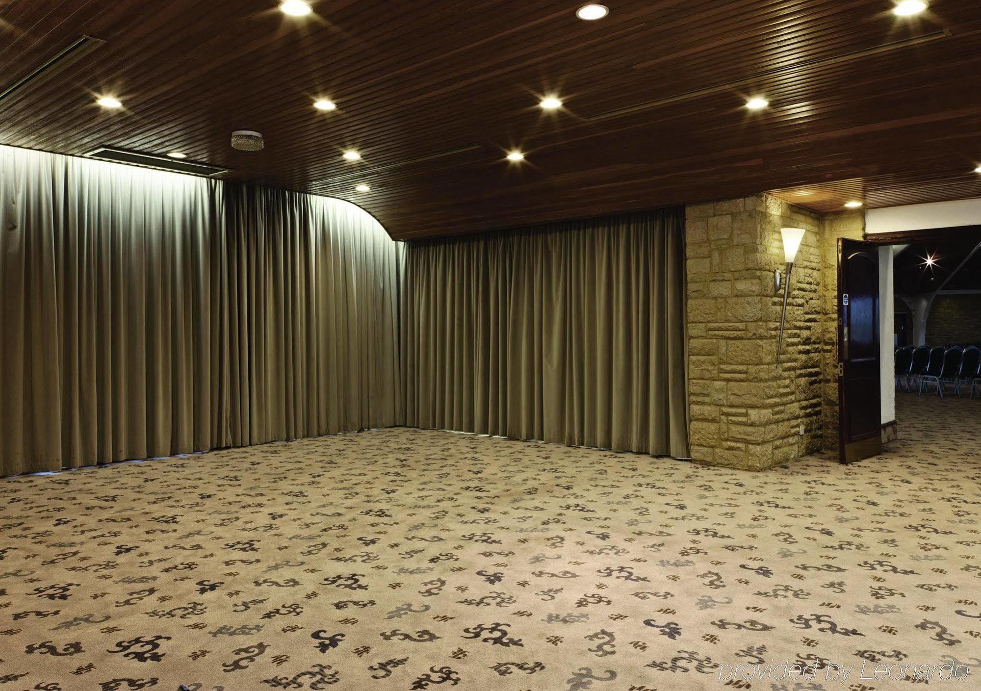 Copthorne Effingham Gatwick Hotel Интерьер фото