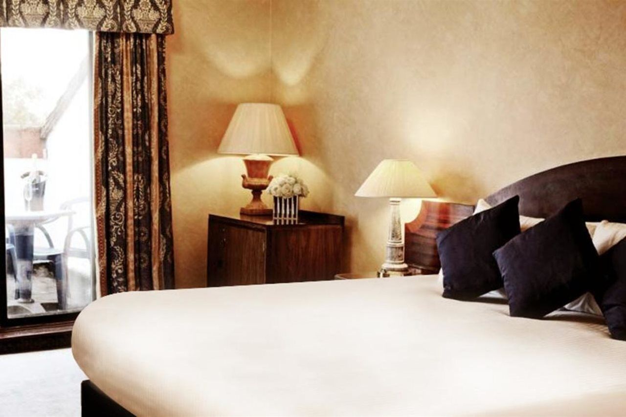 Copthorne Effingham Gatwick Hotel Экстерьер фото
